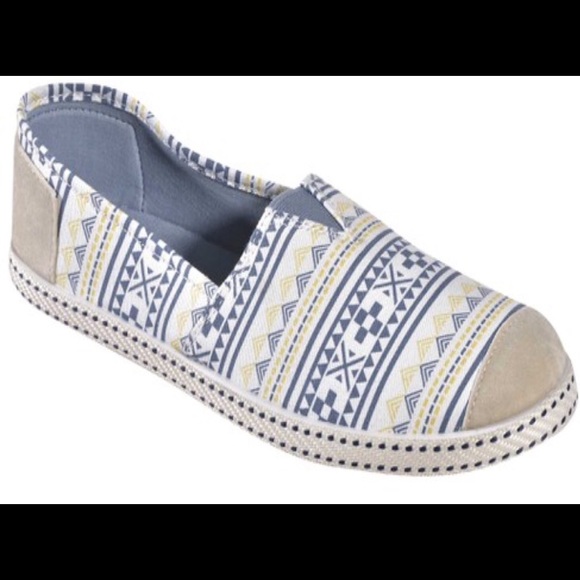 steven west Shoes - NWT Geometric Blue Flats 🥿